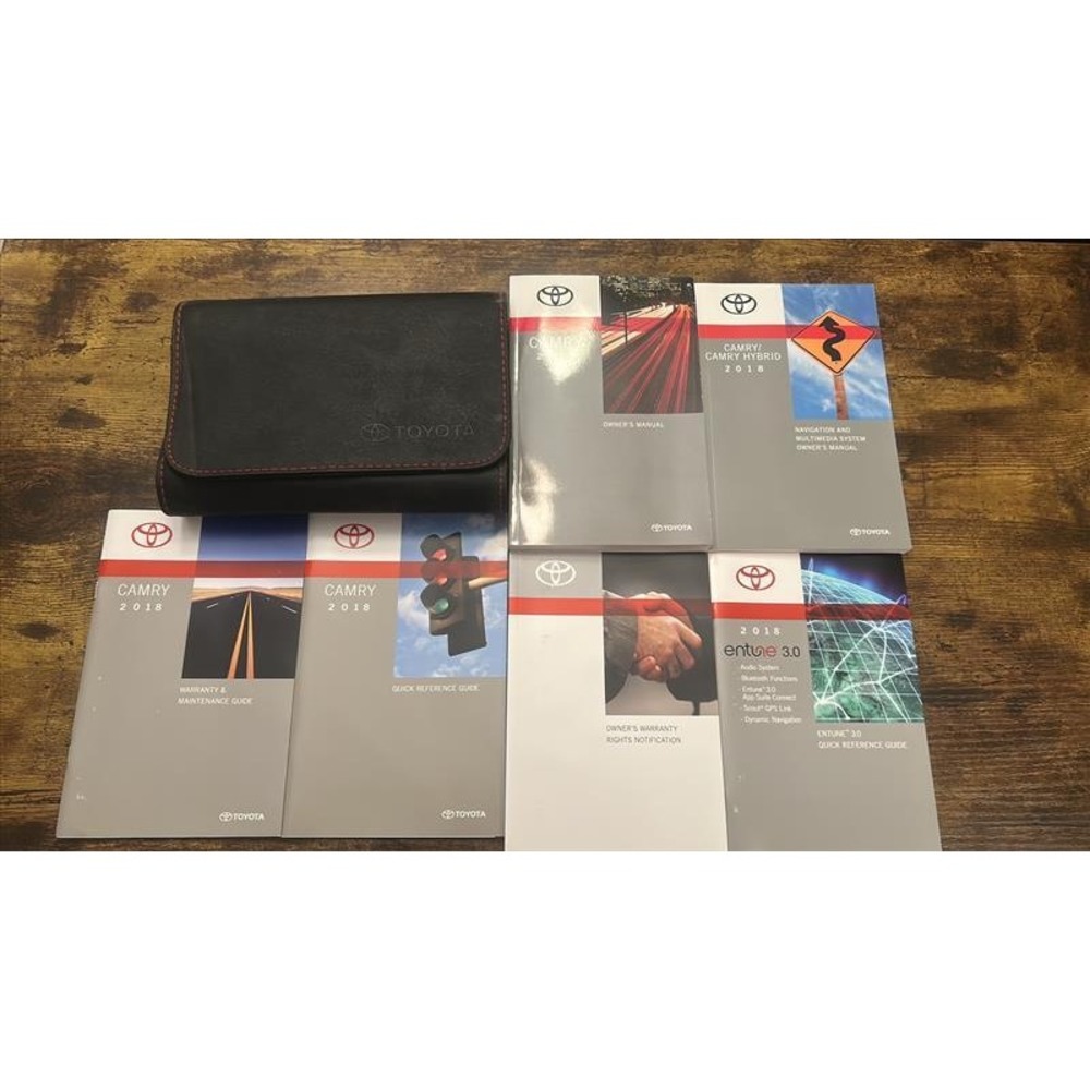18 2018 Toyota Camry Hybrid Owners Manual w/ Case & Navigation